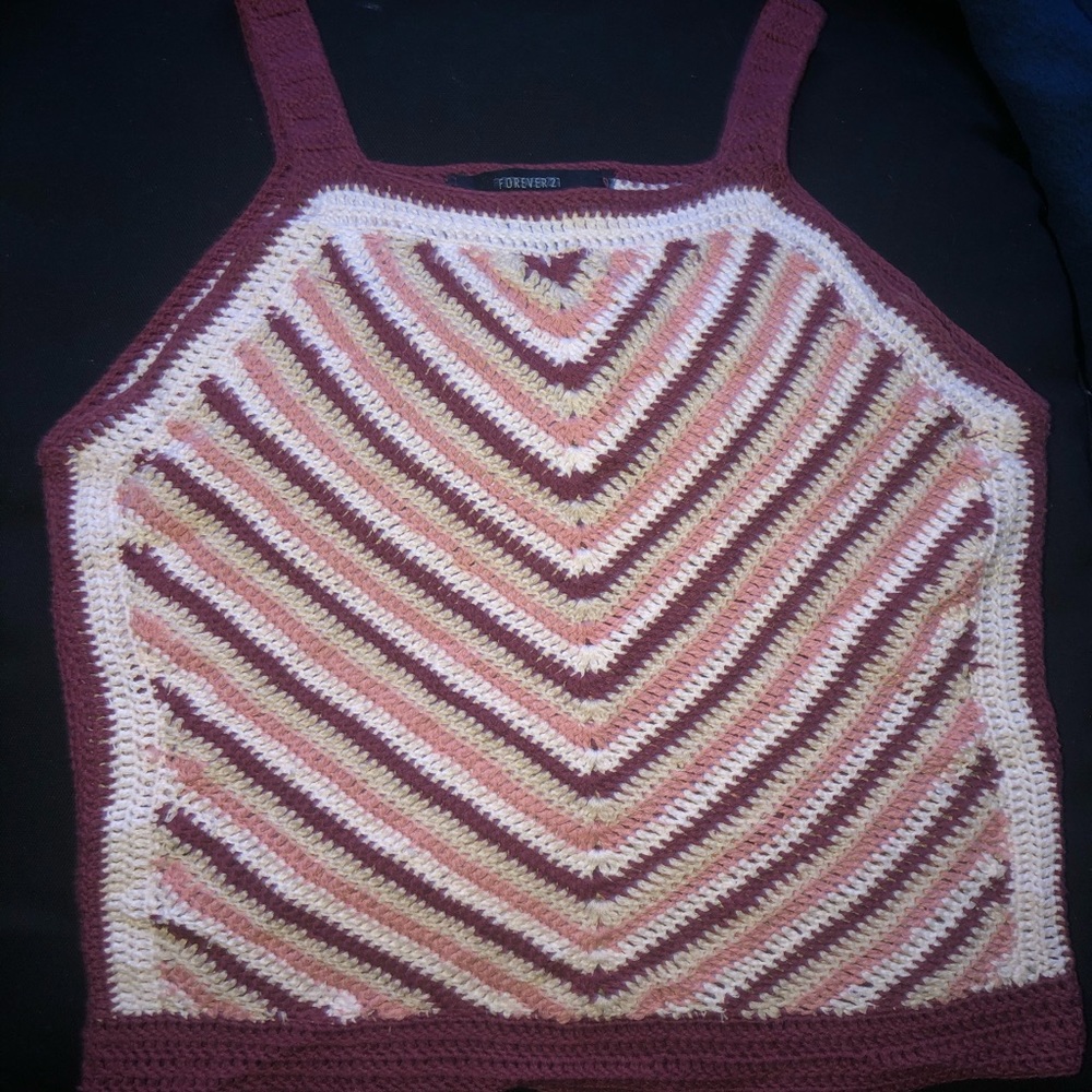 Pink shades crochet patterned cropped tank top